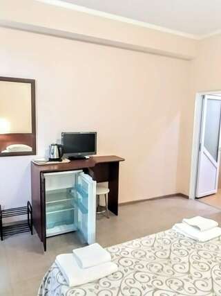 Гостиница Адмирал Нельсон Судак Четырехместный номер «Комфорт»-5