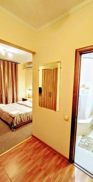 Гостиница Адмирал Нельсон Судак Двухместный номер с 2 отдельными кроватями и балконом-4