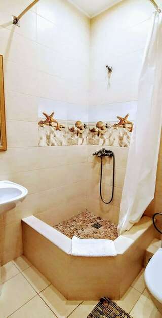 Гостиница Адмирал Нельсон Судак Двухместный номер с 2 отдельными кроватями и балконом-9