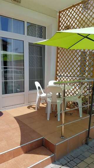 Гостиница Адмирал Нельсон Судак Четырехместный номер «Комфорт»-8