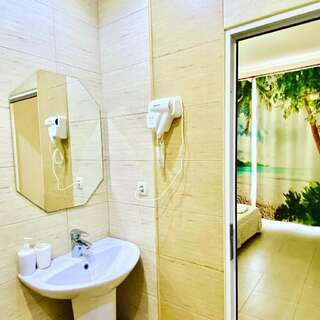 Гостиница Адмирал Нельсон Судак Четырехместный номер «Комфорт»-4