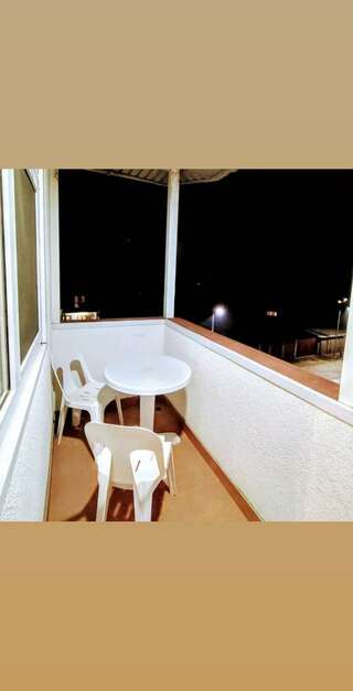 Гостиница Адмирал Нельсон Судак Двухместный номер с 2 отдельными кроватями и балконом-10